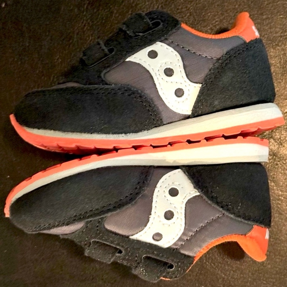 (Clearance) NWT Saucony Size 4m Toddler Baby Jazz HL SNEAKERS black/grey/orange